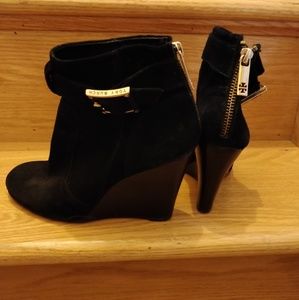 Tory Burch wedges 5.5